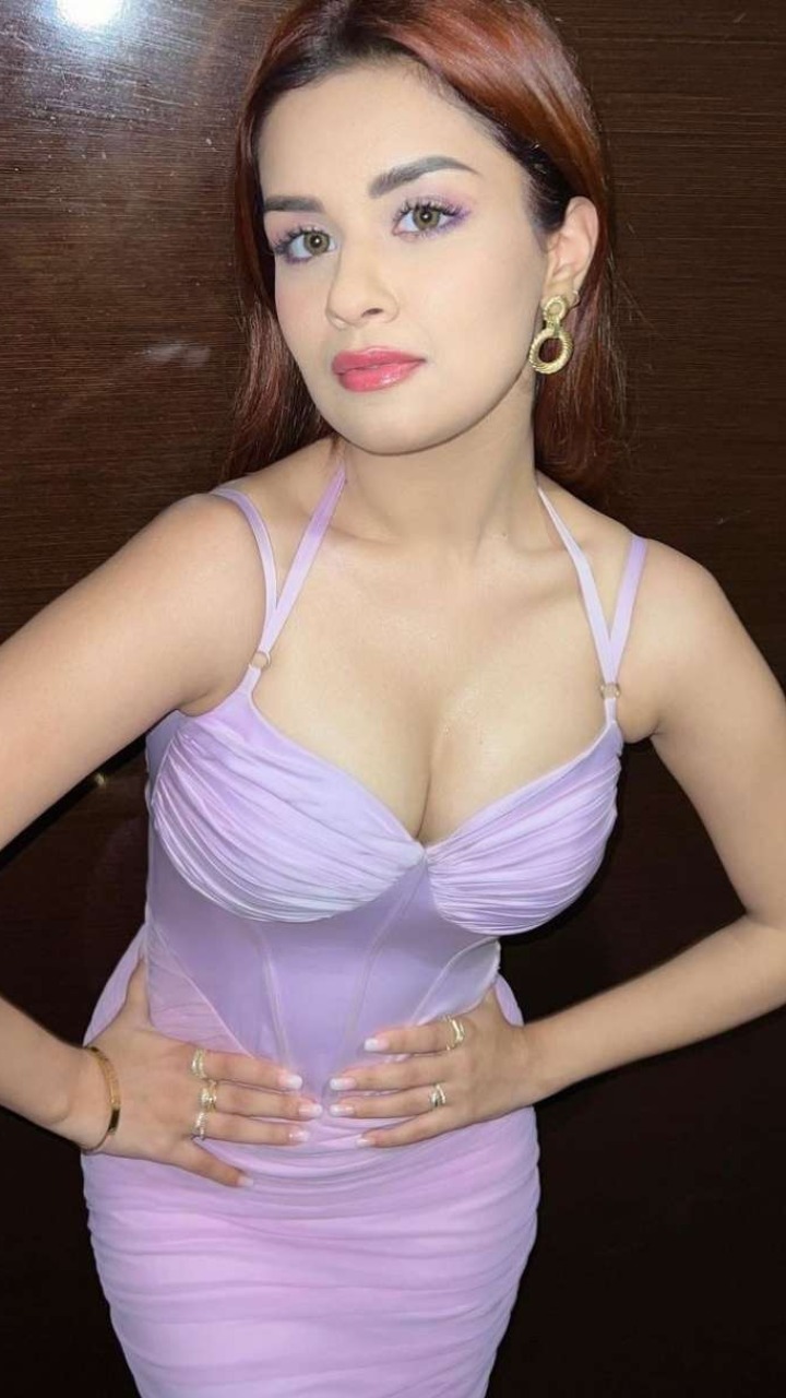 Avneet Kaur Looks Super Hot In Her Brand New Lilac Dress