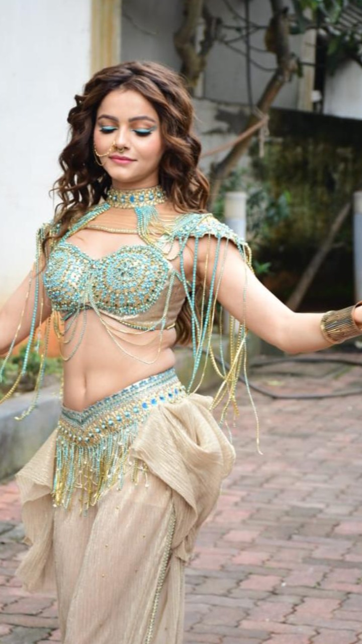 Rubina Dilaik Slays With Her Belly Dancing Moves On Jhalak Dikhla Jaa 10