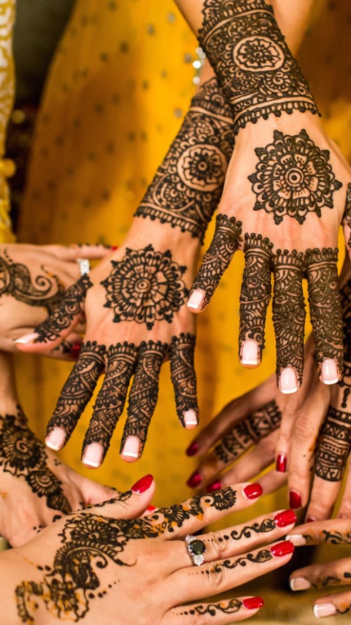 500+ Latest & Easy Mehndi Design Ideas For Brides and Bridesmaids - Mixing  Images