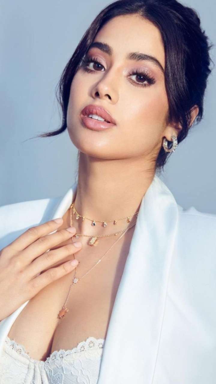 Janhvi Kapoor Has A Pretty Necklace Collection To Steal From Her!