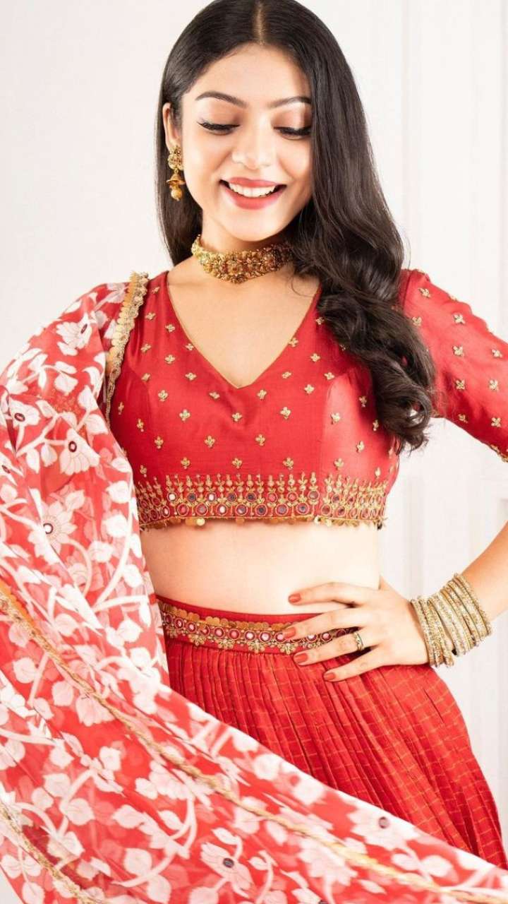 Tamil Actress Varsha Bollamma Looks So Graceful In Ethnics!