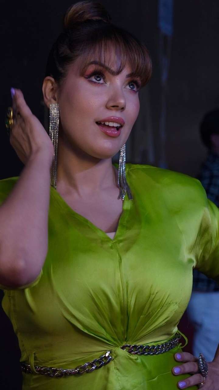 Munmun Dutta Looks Gorgeous In These Party-Perfect Outfits