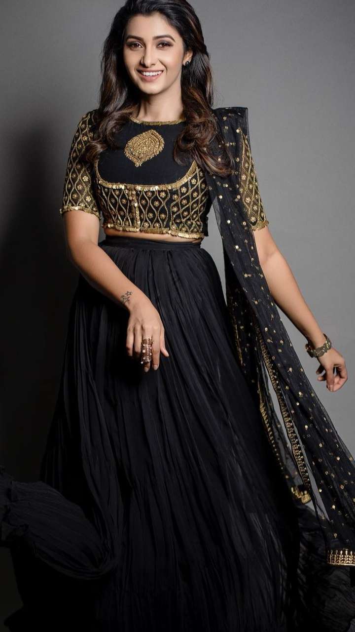 Tamil Actress Priya Bhavani Shankar In Alluring Ethnic Fits