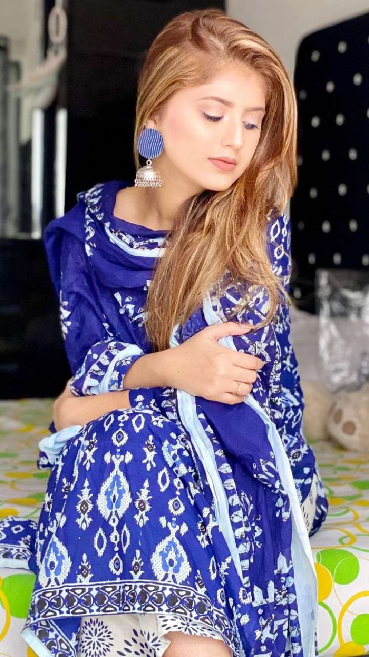 Pin by sᴡᴇᴇᴛ_𝐜𝐡𝐚𝐬𝐡𝐧𝐢 on arishfa khan all pics | Stylish dresses for  girls, Stylish dress book, Beautiful girls dresses