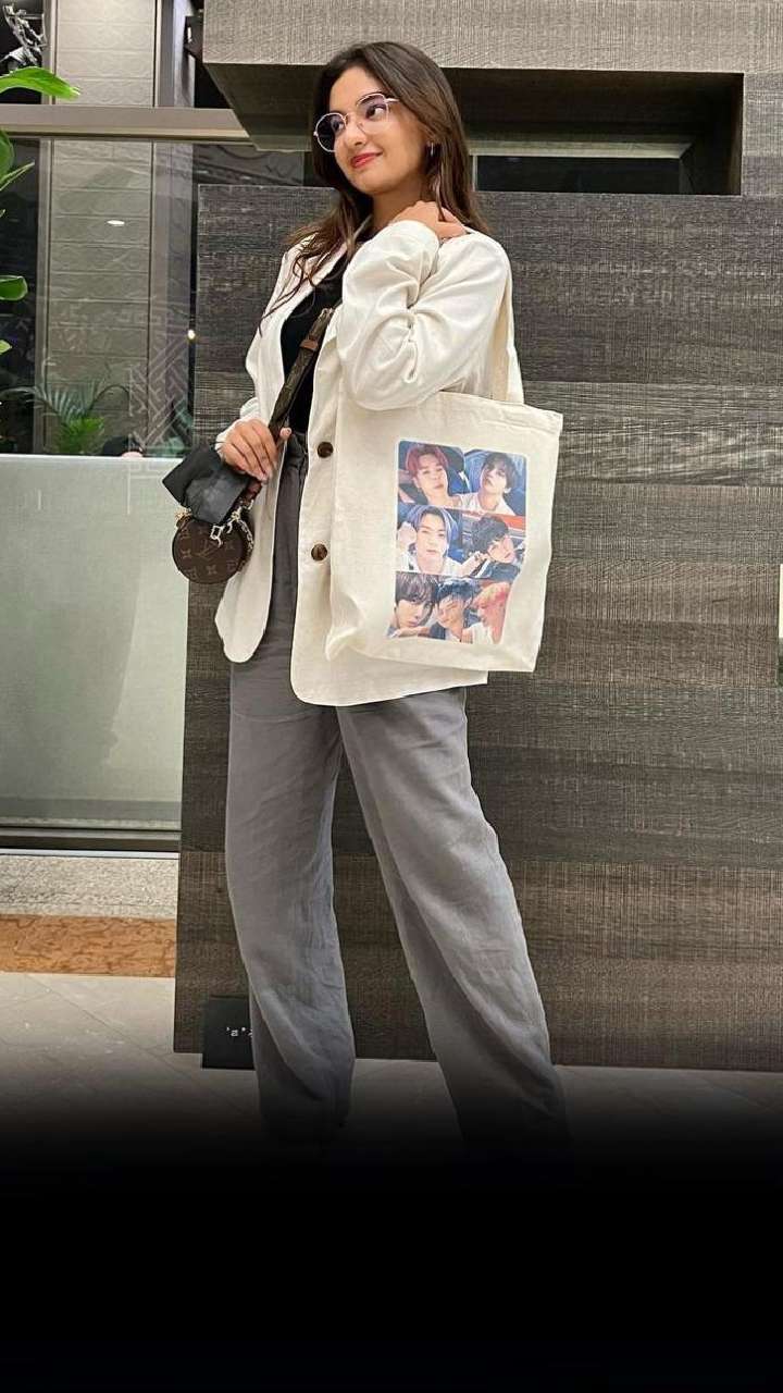Anushka Sen's Stunning Bag Collection Will Make You Jealous, Check Out