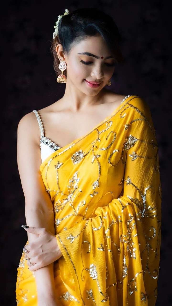 Puja Banerjee exudes elegance in saree | Times of India