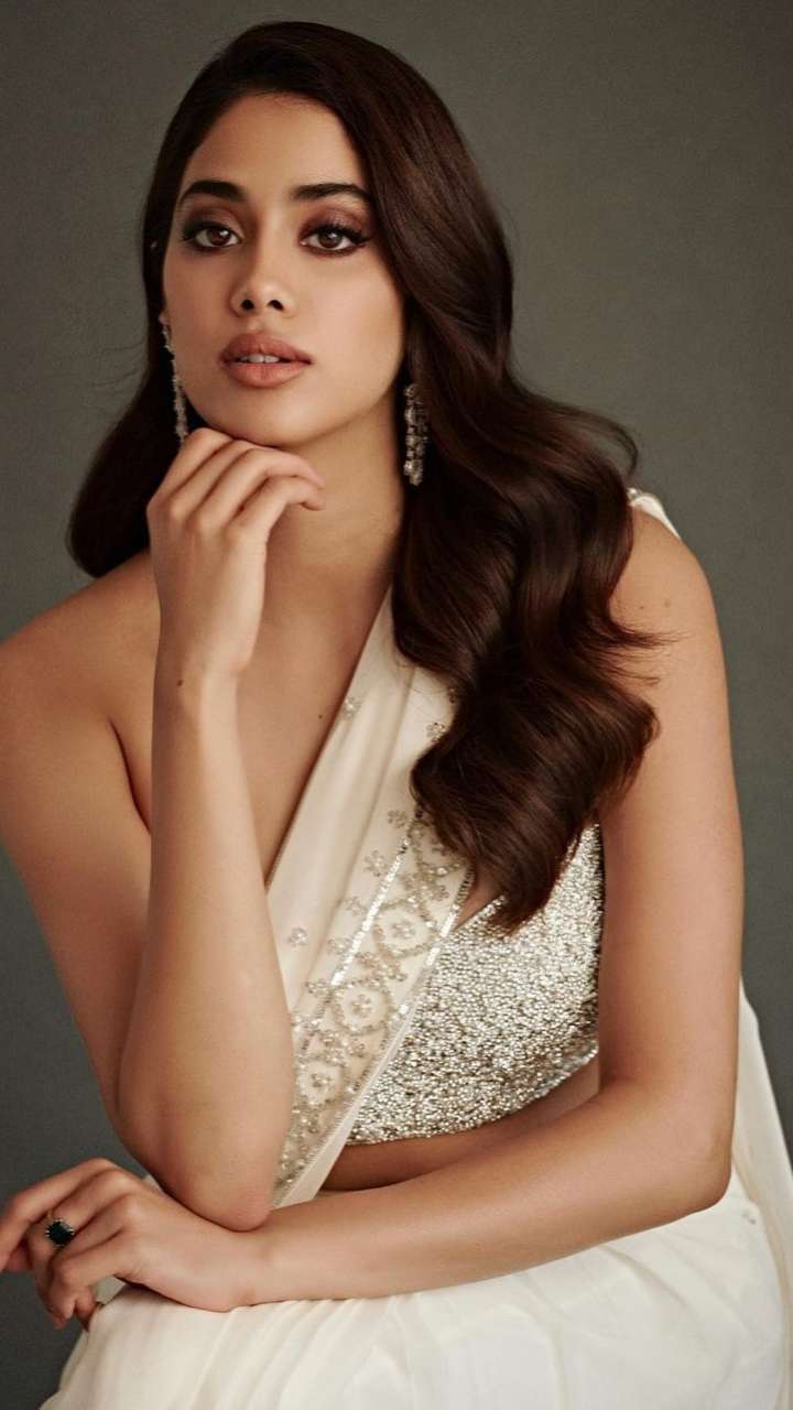 Janhvi Kapoor Inspired Easy Hairstyles For Bridesmaid