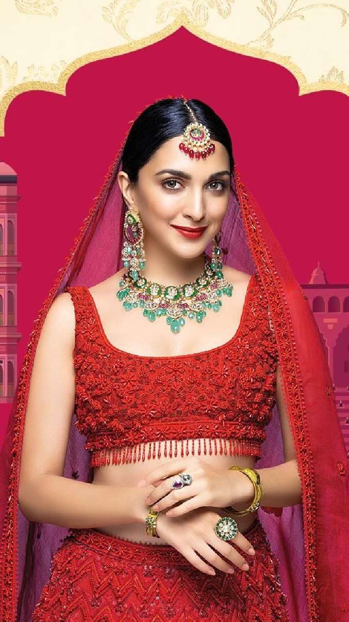 Indian Punjabi Bridal Makeup | Red Lehenga Italian | Green Jewellery | Half  Cut Crease Eyes Makeup | Red lehenga, Beautiful bride, Cut crease eye makeup