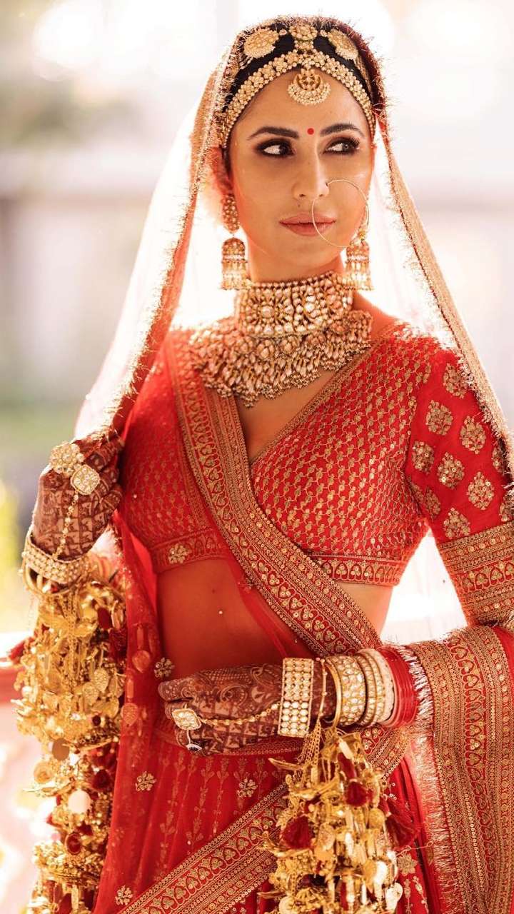 Top Ideas To Slay Contrasting Jewellery With Red Lehenga | Red lehenga, Bridal  jewellery indian, Indian wedding jewelry
