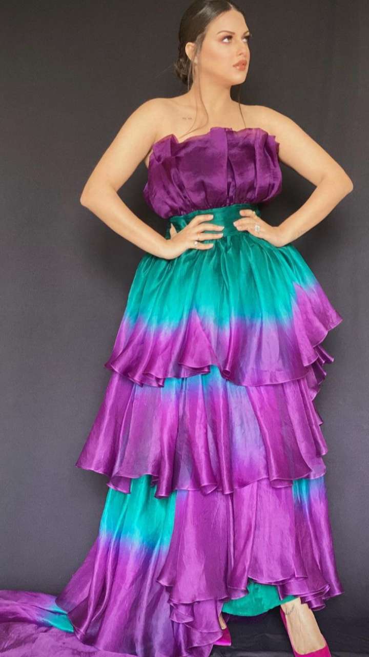 himanshi-khurana-is-a-sight-to-behold-in-sassy-gowns
