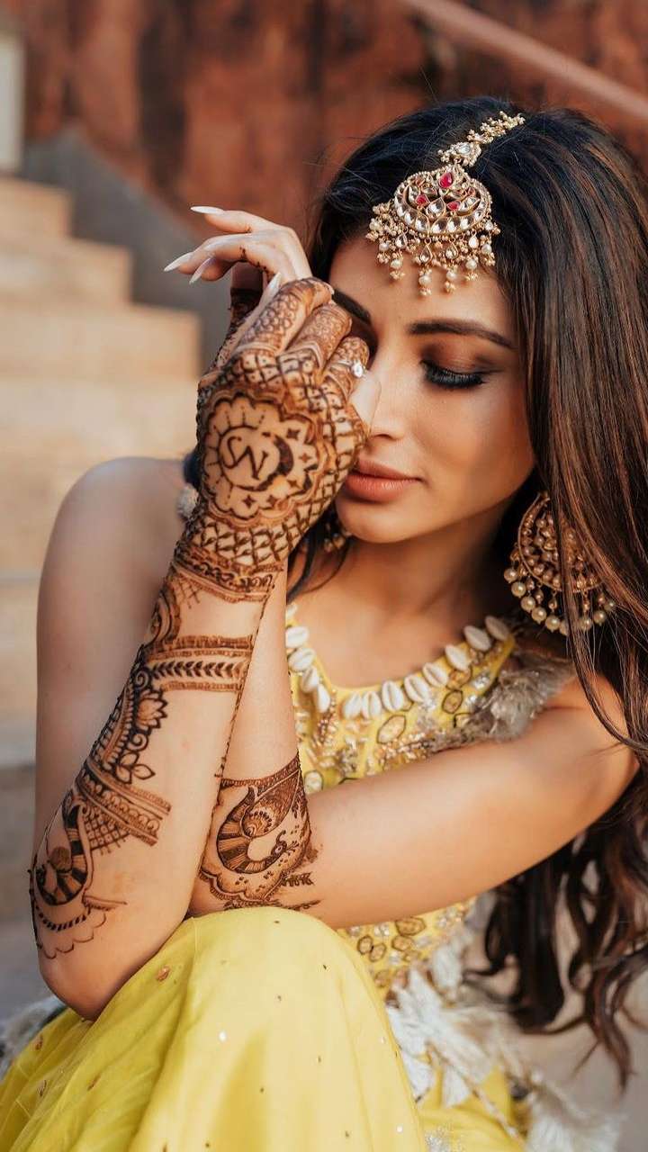 12 Best Backhand Mehndi Designs for Brides