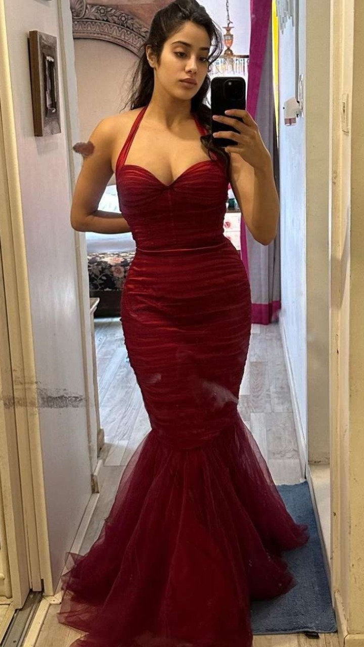 Janhvi Kapoor's Selfie Series Is One To Take Notes From