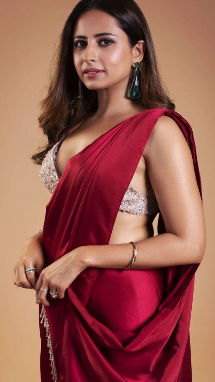 Sargun Mehta Looks So Gorgeous In Her Latest Saree Look