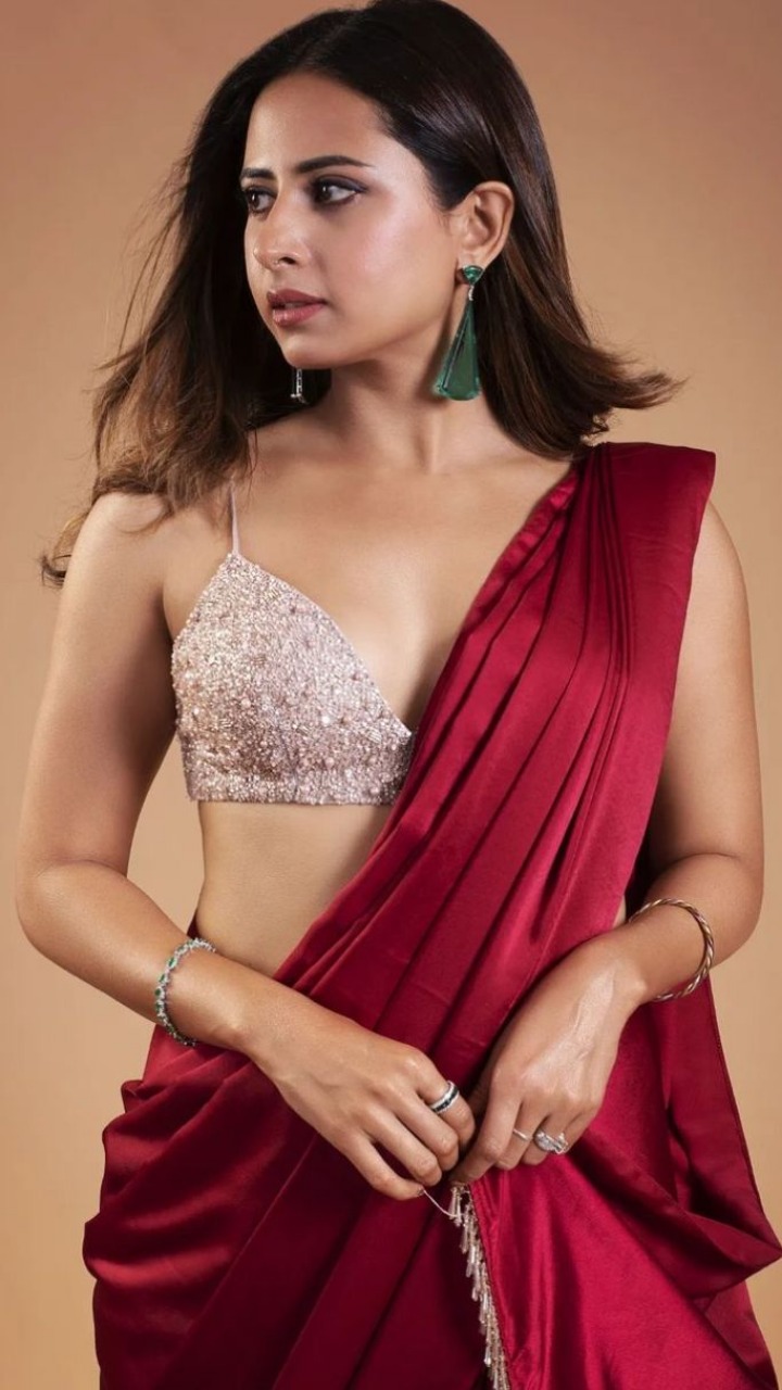 Sargun Mehta Looks So Gorgeous In Her Latest Saree Look