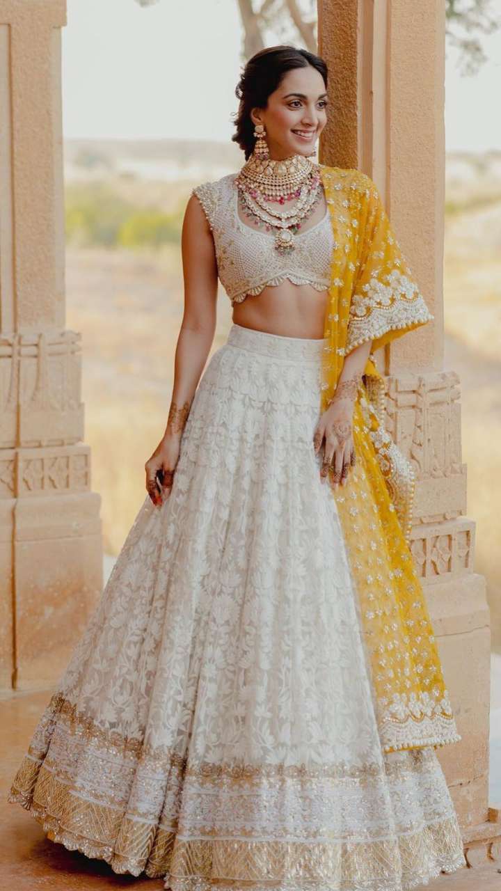 Kareena-Kapoor-Khan-gold-Manish-Malhotra-lehenga - Kalki Fashion Blog –  Latest Fashion Trends, Bridal Fashion, Style Tips, News and Many More