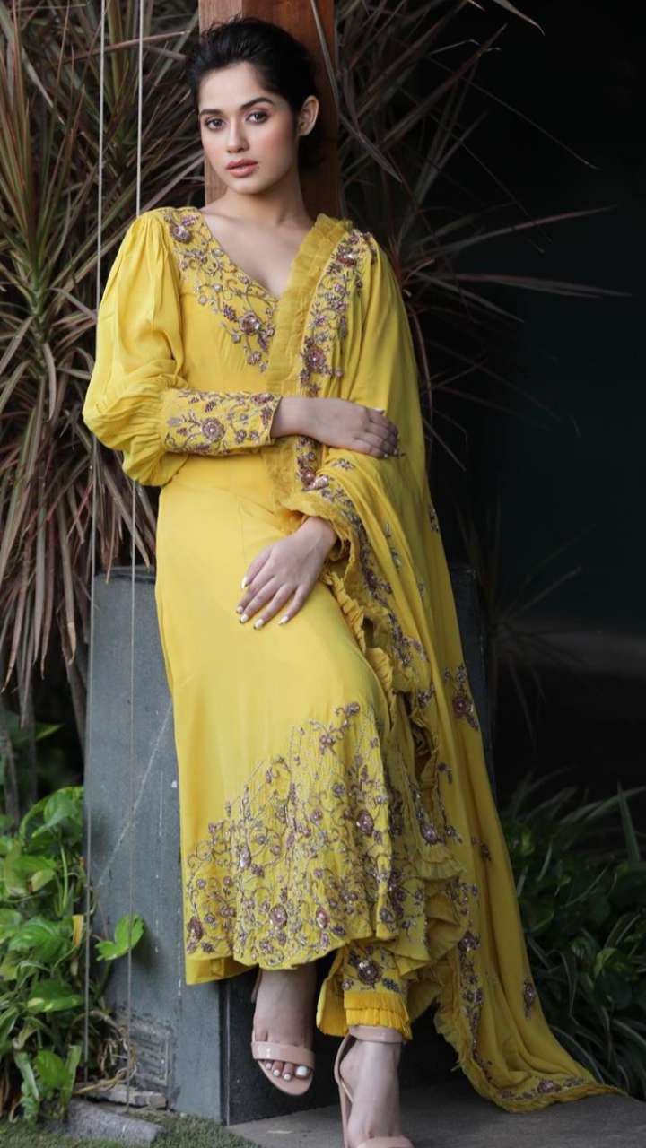 jannat-zubair-has-these-stylish-kurtas-in-her-closet