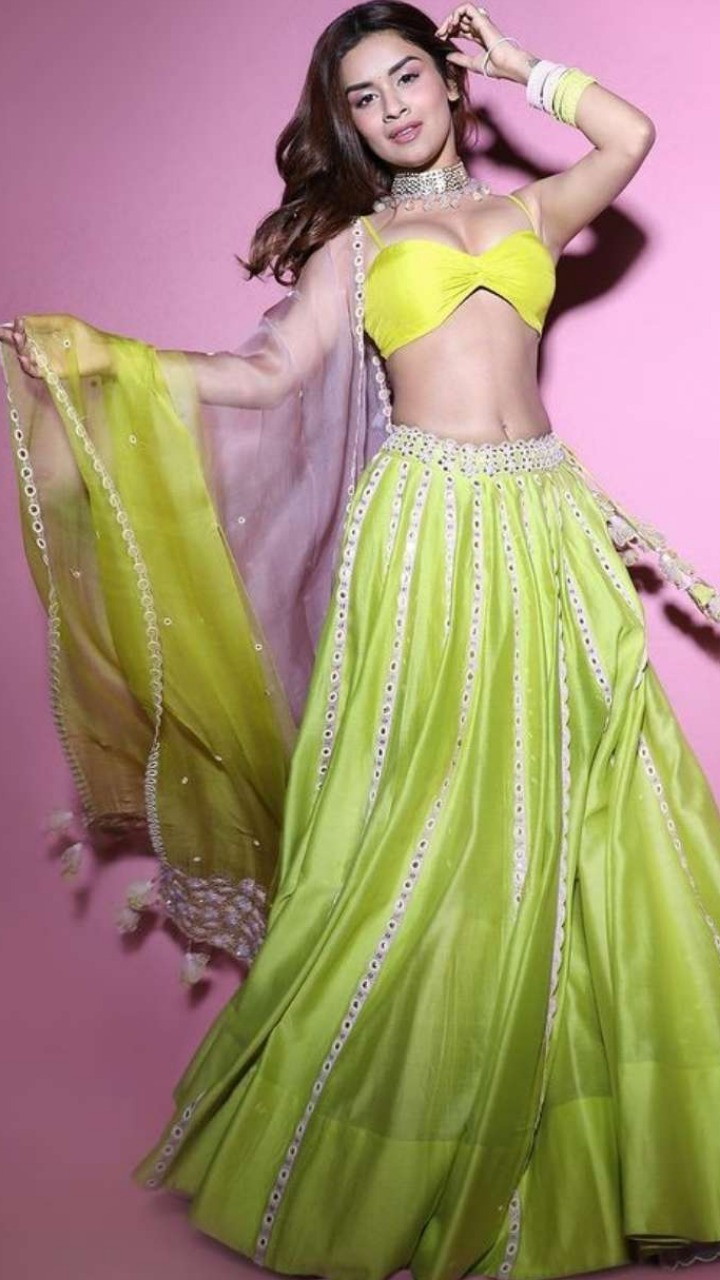 Avneet kaur in on sale lehenga