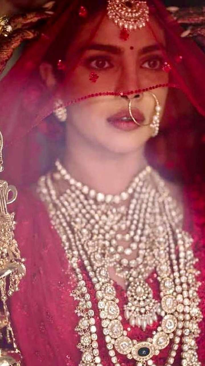 Best Jewellery to Go With Red Bridal Lahenga | by Nik Samuel | Medium