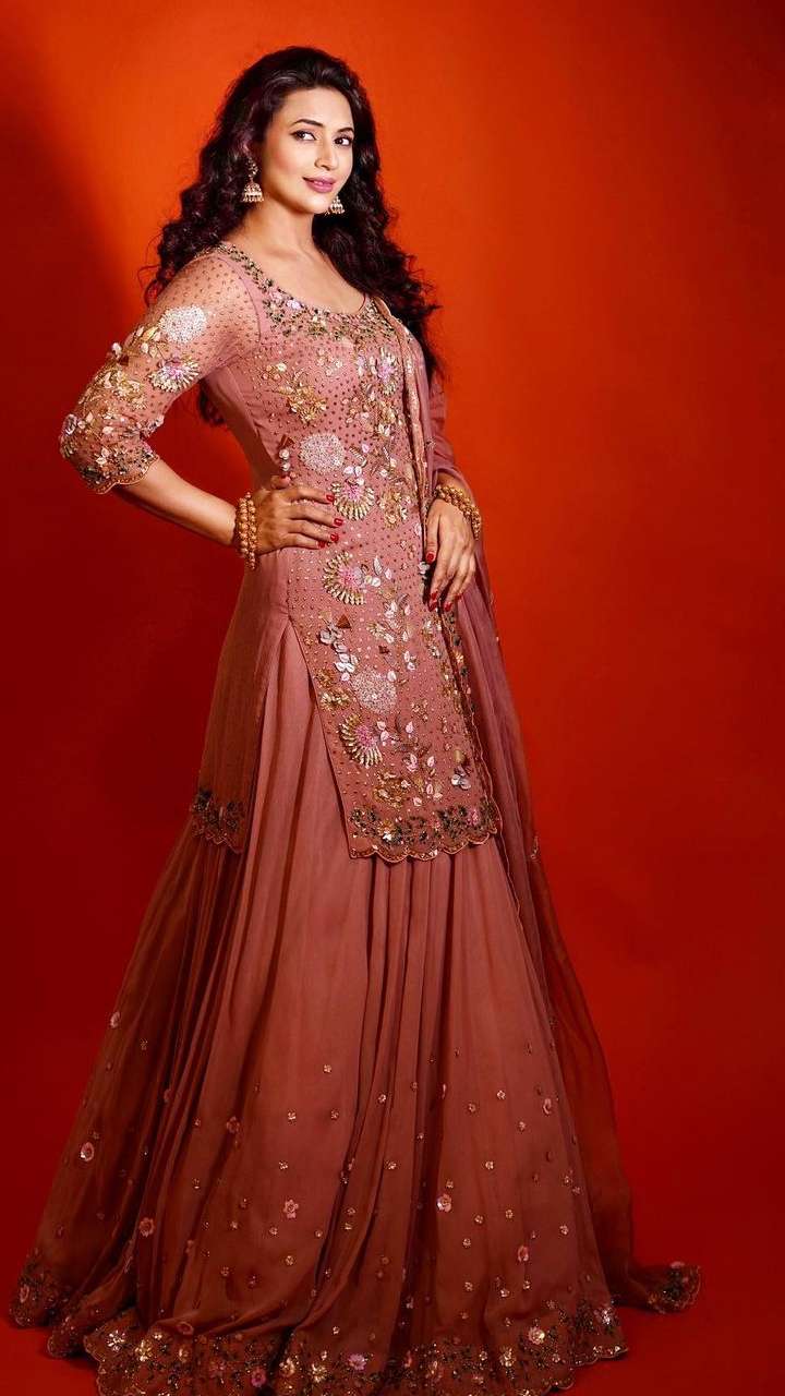 Fashion Face-off: Divyanka Tripathi Vs Sana Makbul: Which KKK 11 is  ultimate slayer in bombshell maroon gown?
