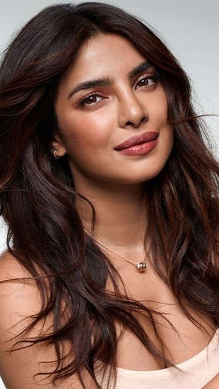 Priyanka Chopra flaunts long hair in new pics after she stunned fans with  short hairstyle: 'It was a wig, she got us' | Bollywood - Hindustan Times