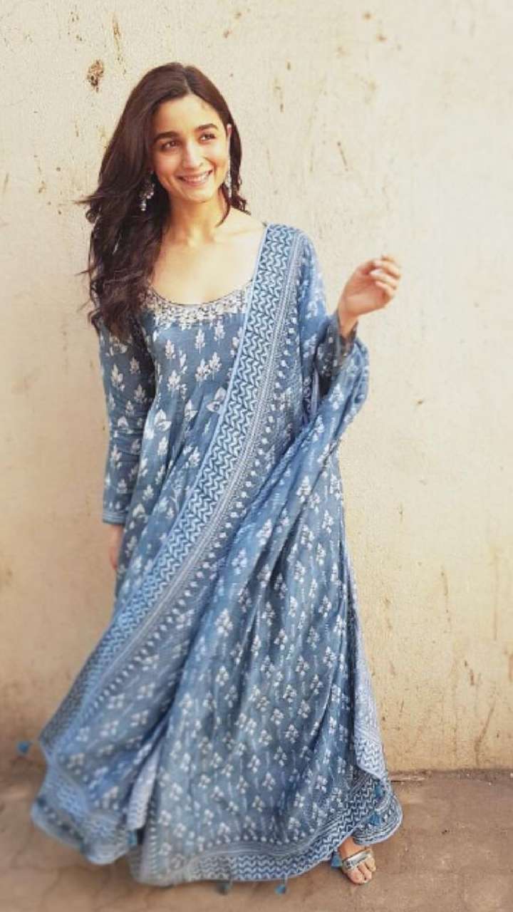 Bollywood Alia Bhatt Wear White Saree | Ethnicroop