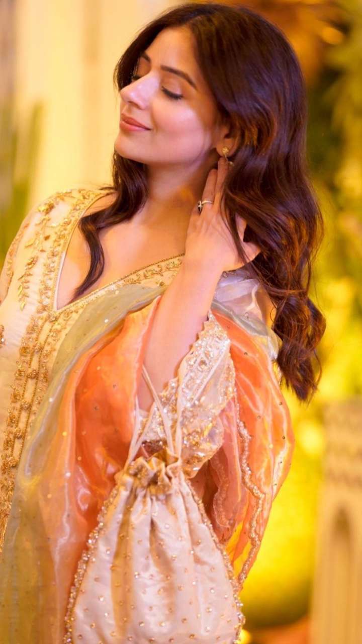 Ronica Singh - Another one with a smile❤. . . . . . . . . . . . . . . . . # haircut #hairstyle #fringes #bangs #softbangs #hairdo #delhi #mumbai  #chandigarh #punjabi #punjabi #actor #actress #cutebangs #cute  #straighthair #teeth #bunnyteeth #vineers ...