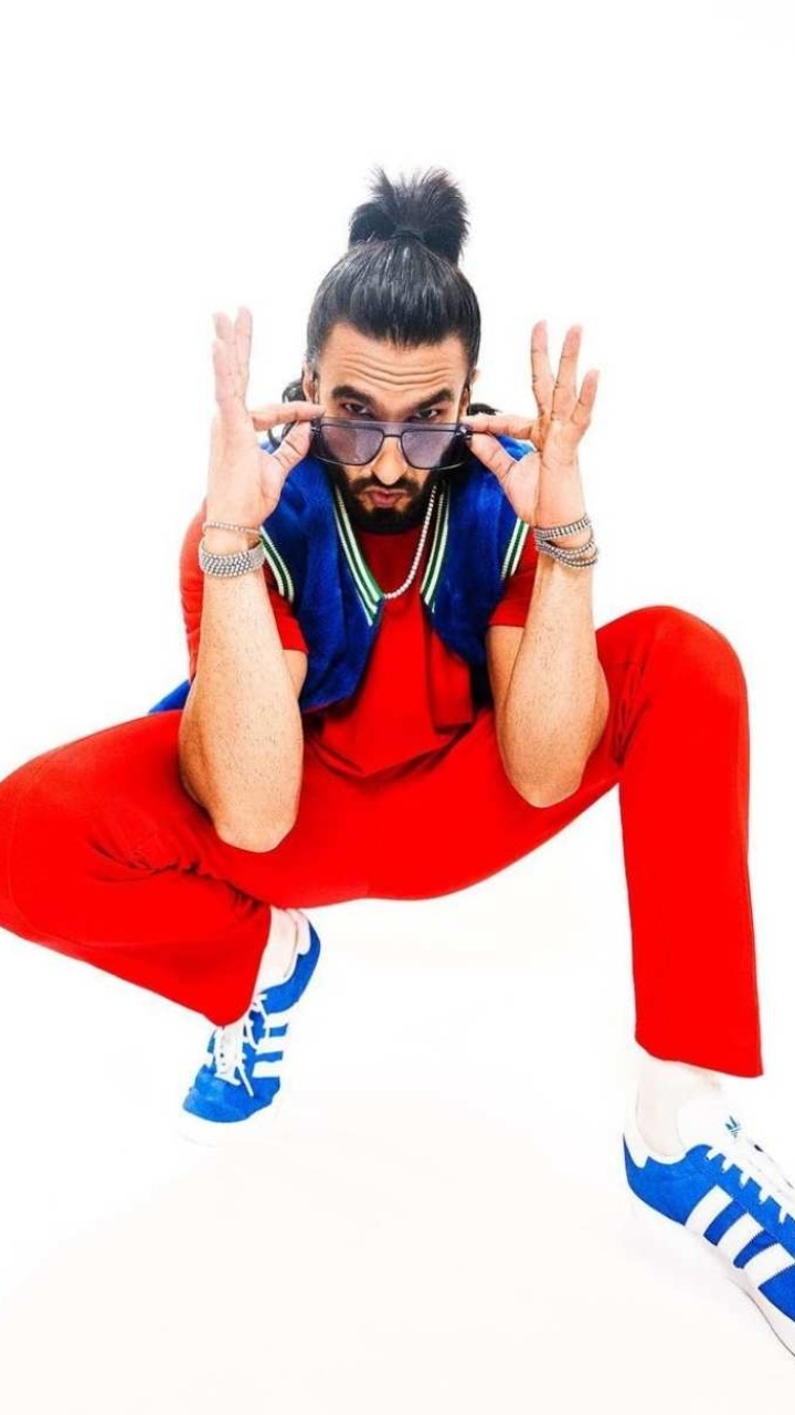 Ranveer Singh Flaunts His Super Cool & Funky Looks Again!