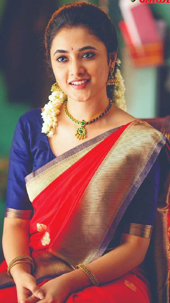red-silk-saree-1680160366.jpeg