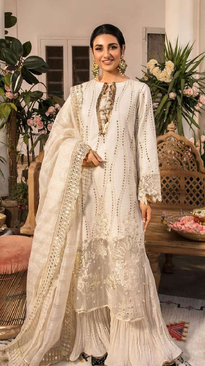 Ayeza Khan | Stylish dresses, Stylish dress book, Pakistani dress design