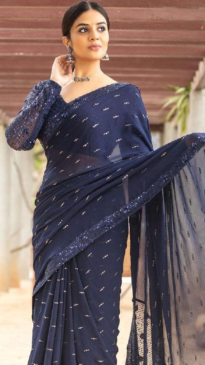 Sreemukhi Oozes Oomph In These Trendy Saree Designs| Hottest ...