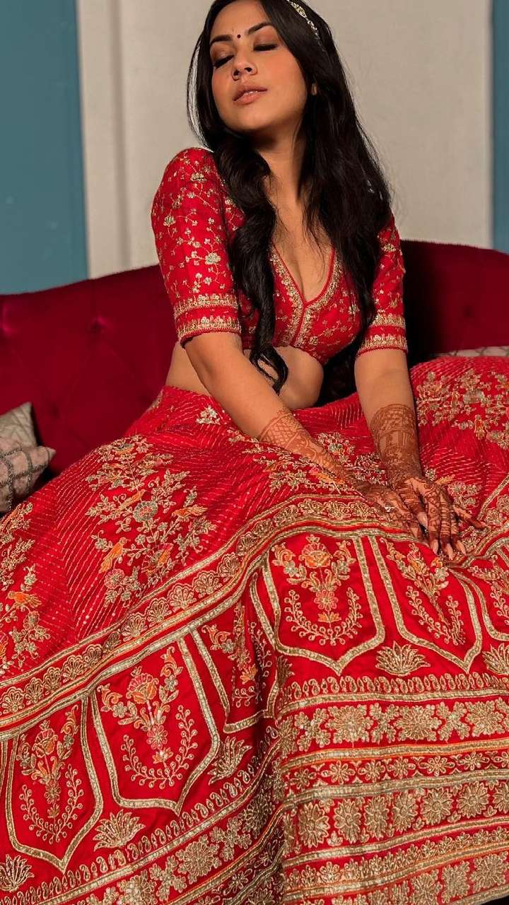30 ravishing maroon bridal lehenga designs to swoon over