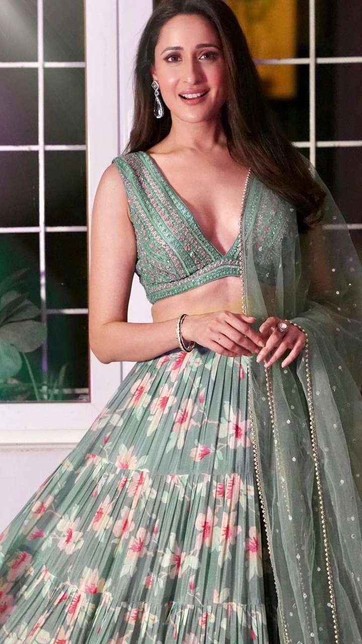 Telugu Actress Pragya Jaiswal Inspired Hottest Lehenga Blouse