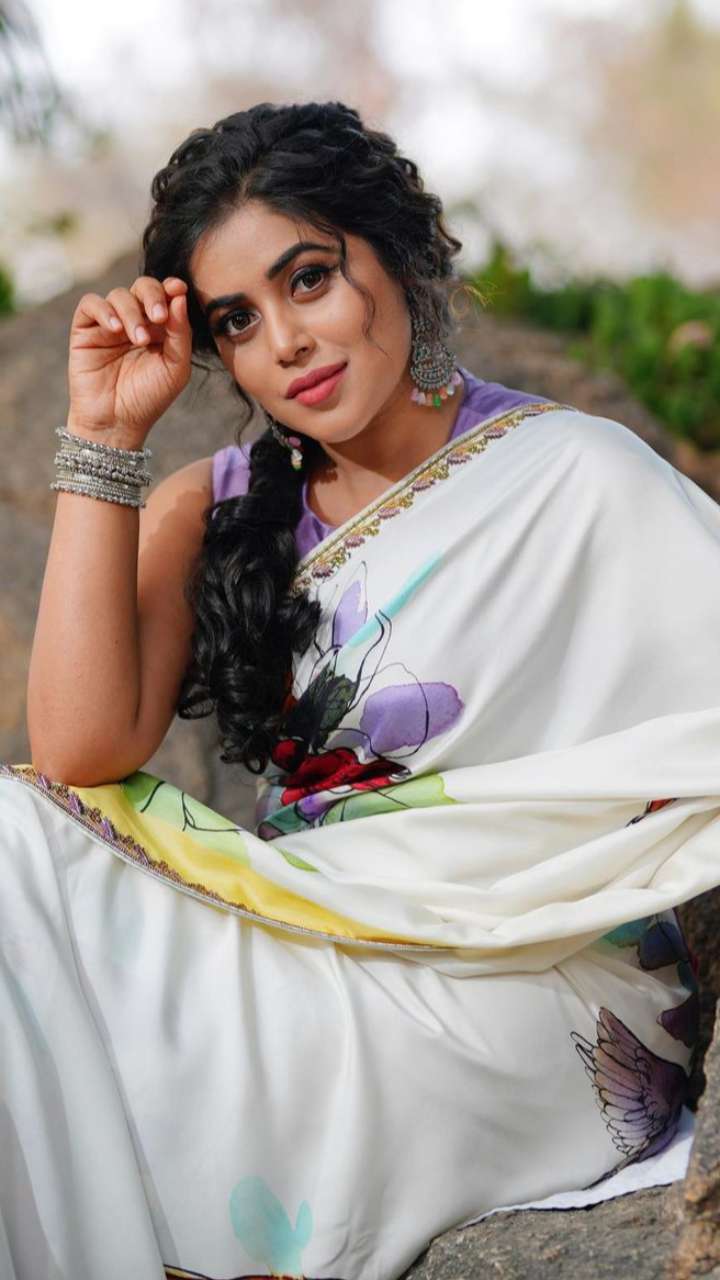 half saree - Google Search | Indian actresses, South indian actress, Indian  beauty saree