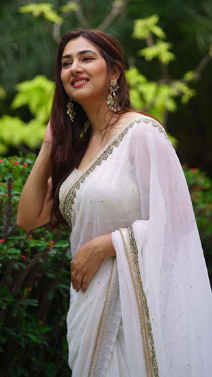 Image of Beautiful Indian young girl posing in traditional Indian saree on  white background.-PL572613-Picxy