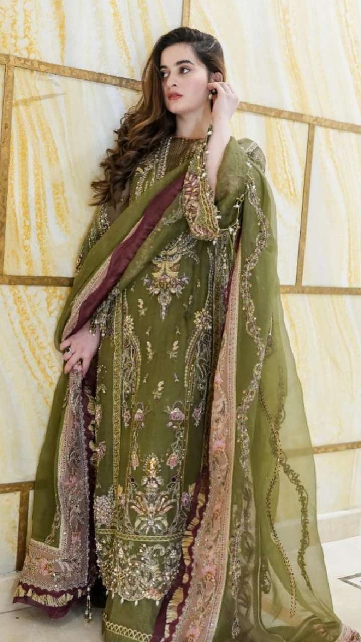 Latest Bridal Mehndi Dresses Designs 2024-2025 Collection | Bridal mehndi  dresses, Pakistani bridal wear, Pakistani bridal dresses