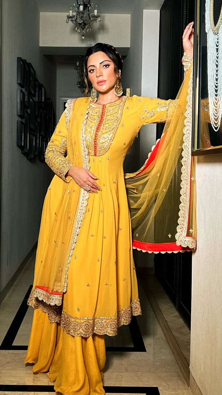 Elevate Your Ramadan Style With Hania Aamir Inspired Sharara Suits |  HerZindagi