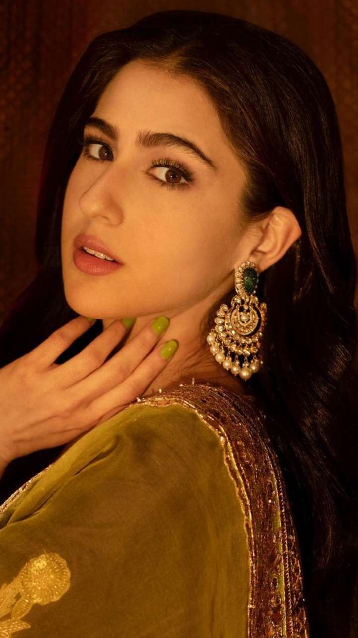 Eid 2023: Sara Ali Khan Earrings Are A Must Have This Eid| Earrings For ...