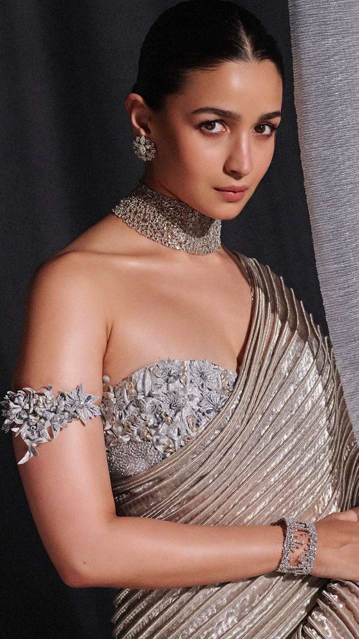 Alia Bhatt Fashion Dress 2024 | steadyrest.net