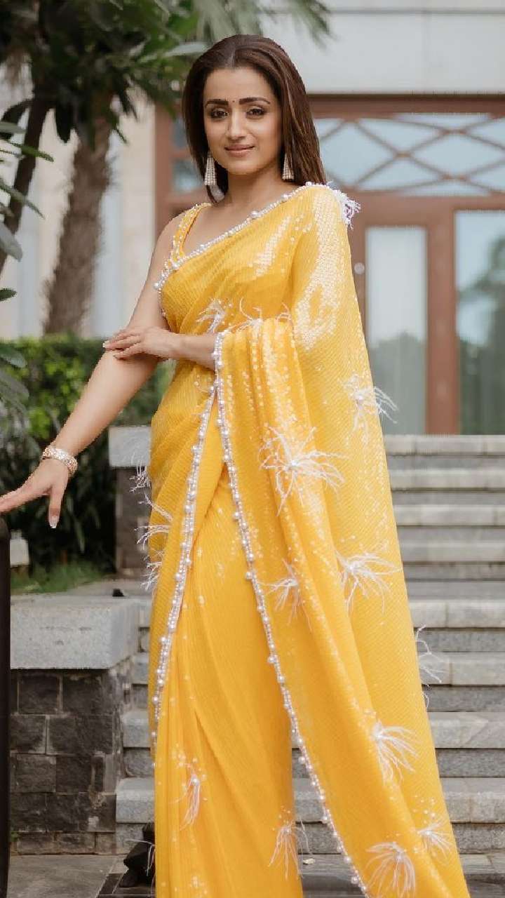 Elegant Wedding Guest Outfit Ideas -Storyvogue.com | Saree trends, Saree  models, Wedding guest outfit