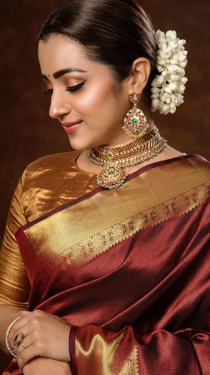 Gajra hairstyle|Silk saree makeup| : r/MakeupEducation