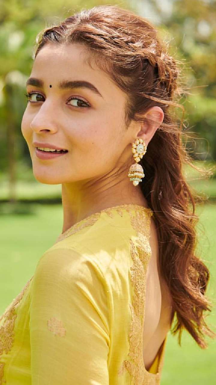 9 Hairstyles By Alia Bhatt That You Can Recreate This Wedding Season |  Engagement hairstyles, Front hair styles, Long hair styles