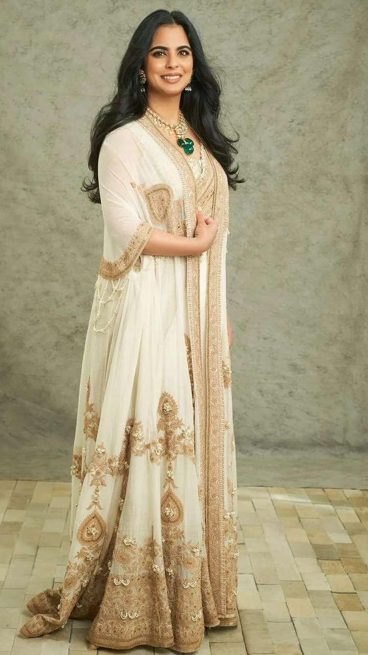 Isha Ambani-Anand Piramal Wedding: Nita Ambani wears Manish Malhotra's  designed outfit on daughter's big day? – India TV