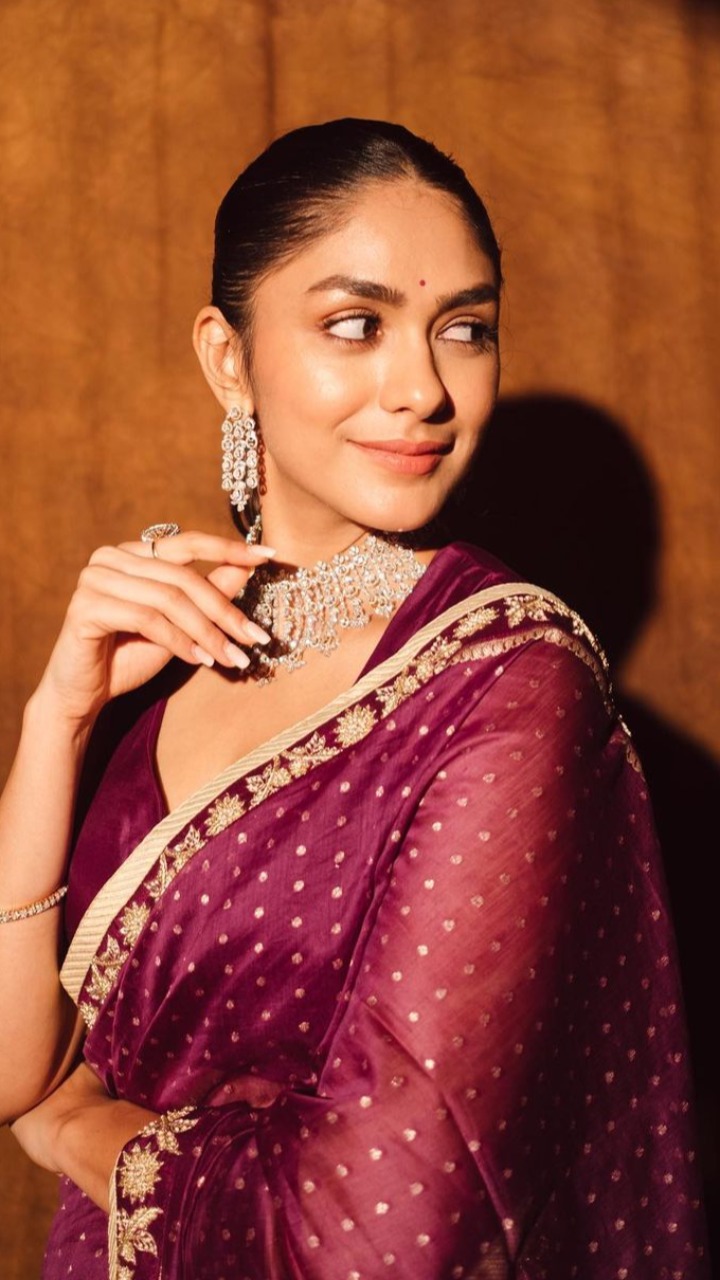 Sita Ramam Star Mrunal Thakur Best Looks To Recreate This Wedding Season