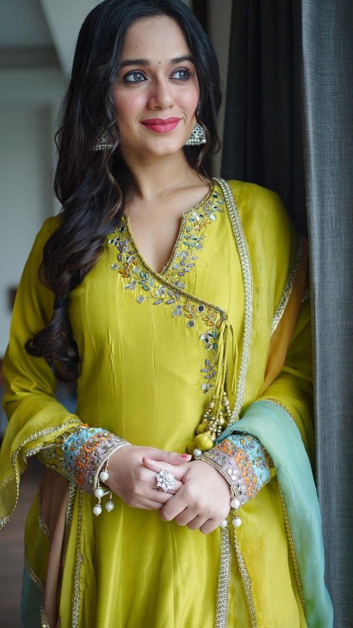 Jannat Zubair New Look In Suit Is Worth The Appreciation