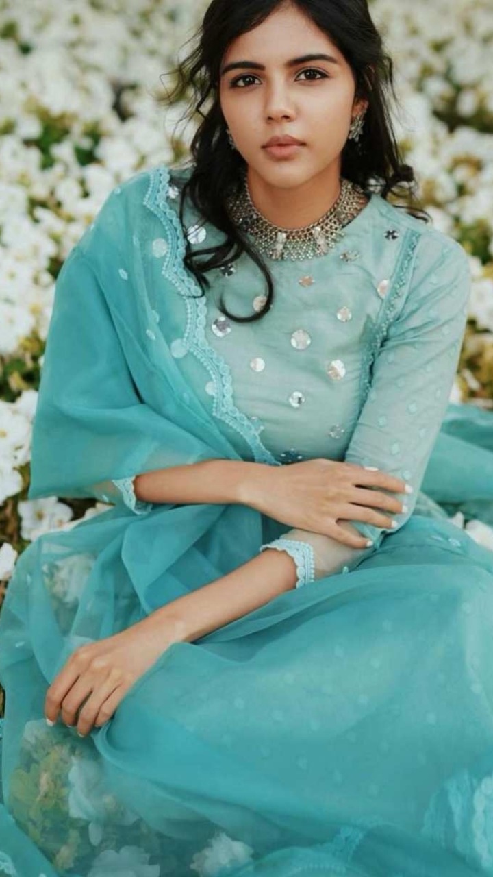 Elegant & Enchanting Looks Of Kalyani Priyadarshan!