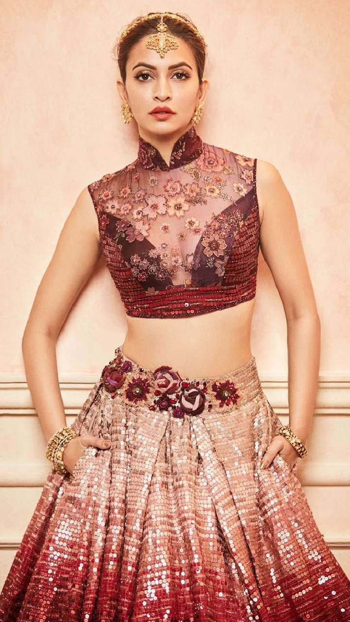 Buy Palace Green Lehenga Choli In Velvet With Short Puff Sleeves And Multi  Colored Hand Embroidery In Floral And Geometric Motifs Online - Kalki  Fashion