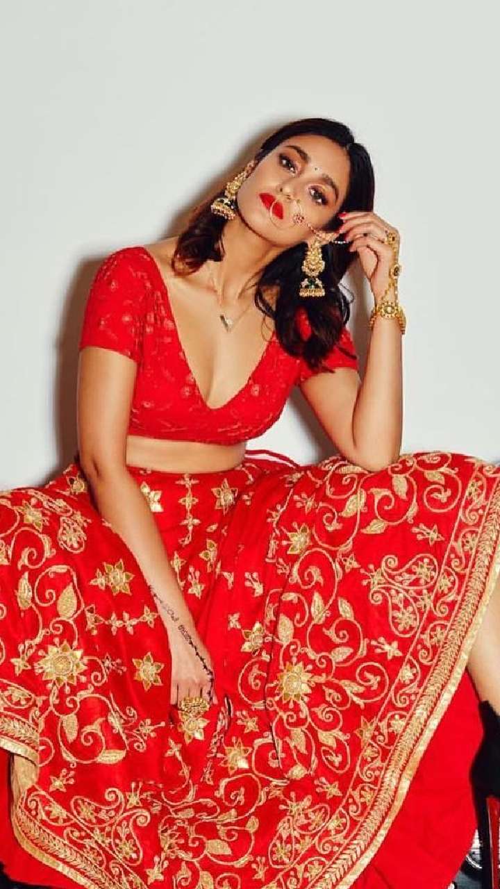 Ileana D Cruz Wedding Outfits Illeana d cruz pregnancy Lehenga