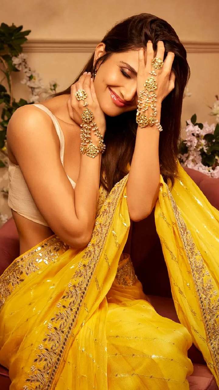 Vaani Kapoor Is A Sight To Behold In Peach Ethnic Outfit, See Her Drop-dead  Gorgeous Pics - News18