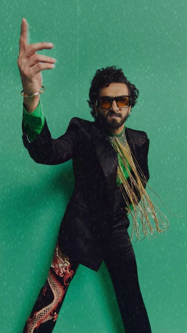 Ranveer Singh Again Amazes Everyone With His Unconventional Outfit