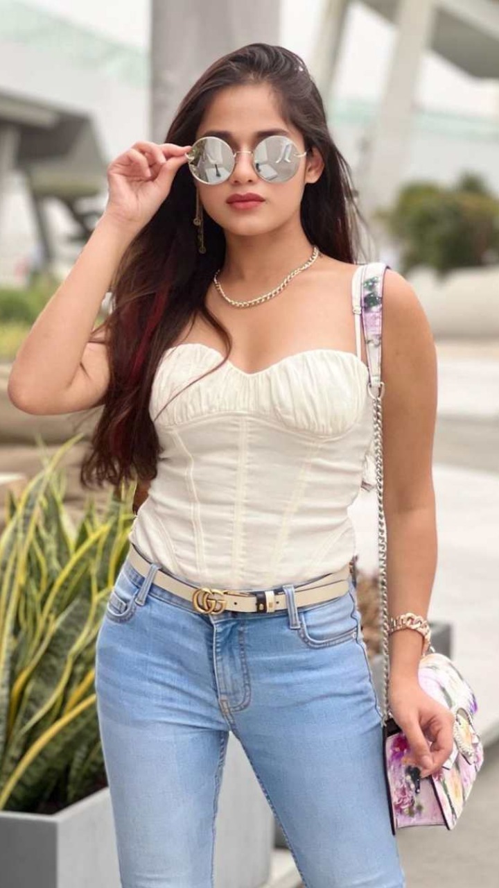 Jannat Zubair Looks So Hot And Stylish In These Casual Outfits